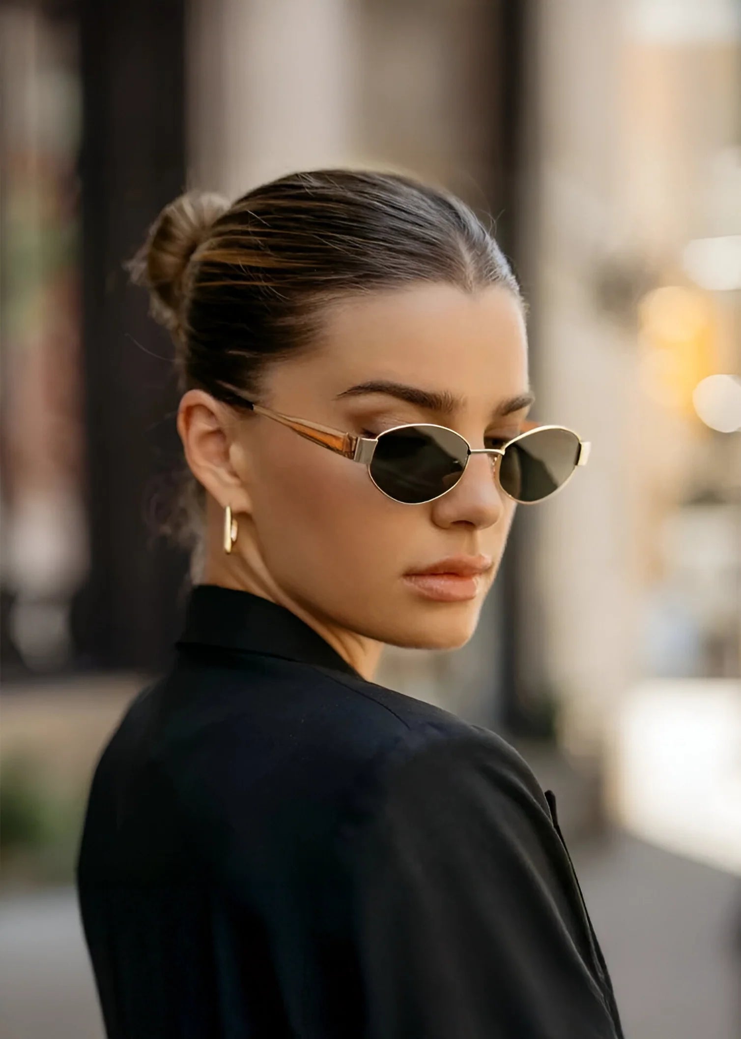 Eternal Elegance – Oval Sunglasses in Vintage Style