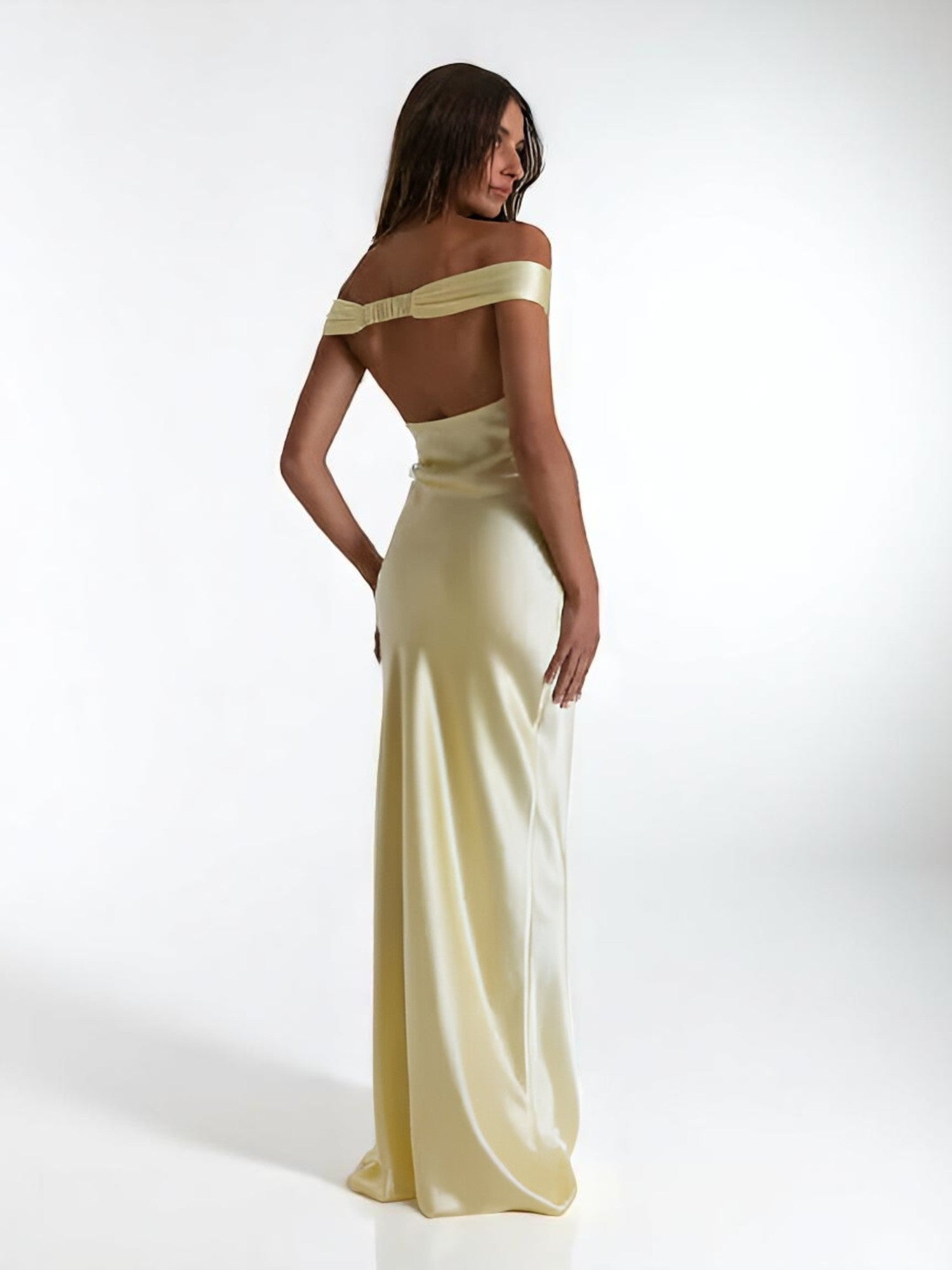 Mila – Off-the-Shoulder Satin Dress in Elegant Silhouette