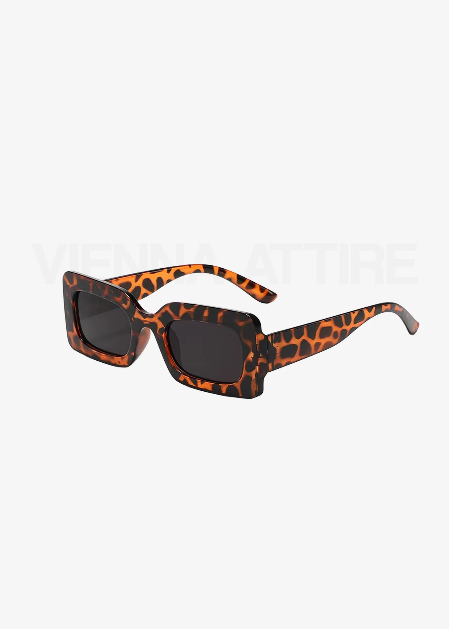Lea Noir – Geometric Statement Sunglasses