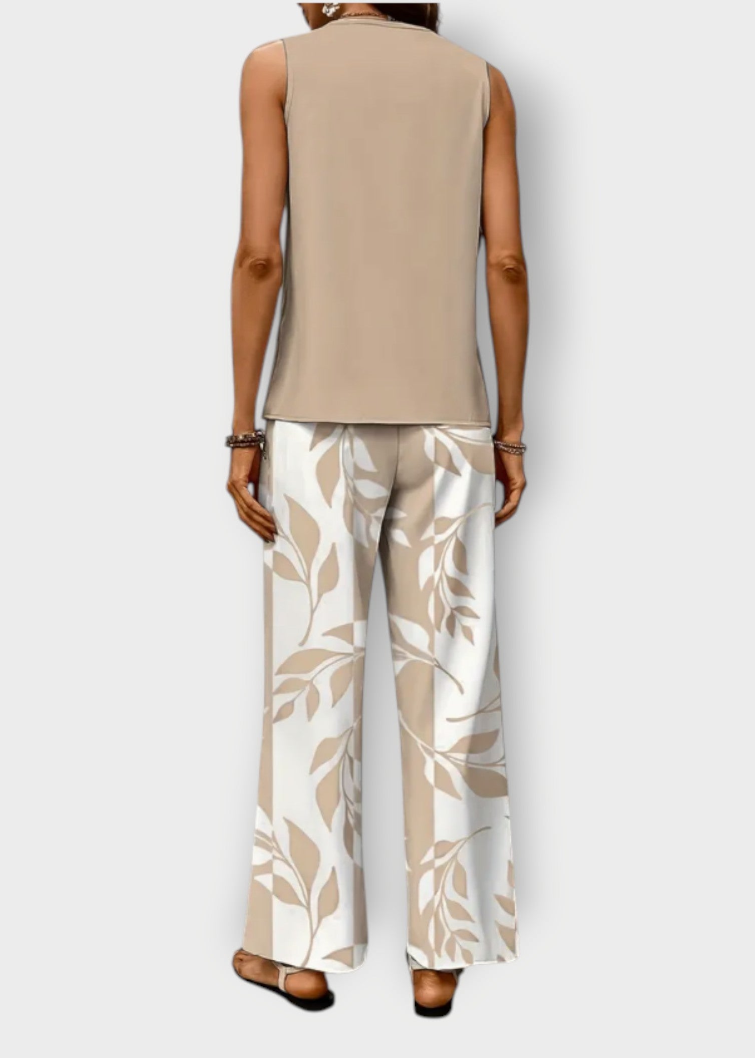 Isla – Two-Piece Summer Set with Leaf Print
