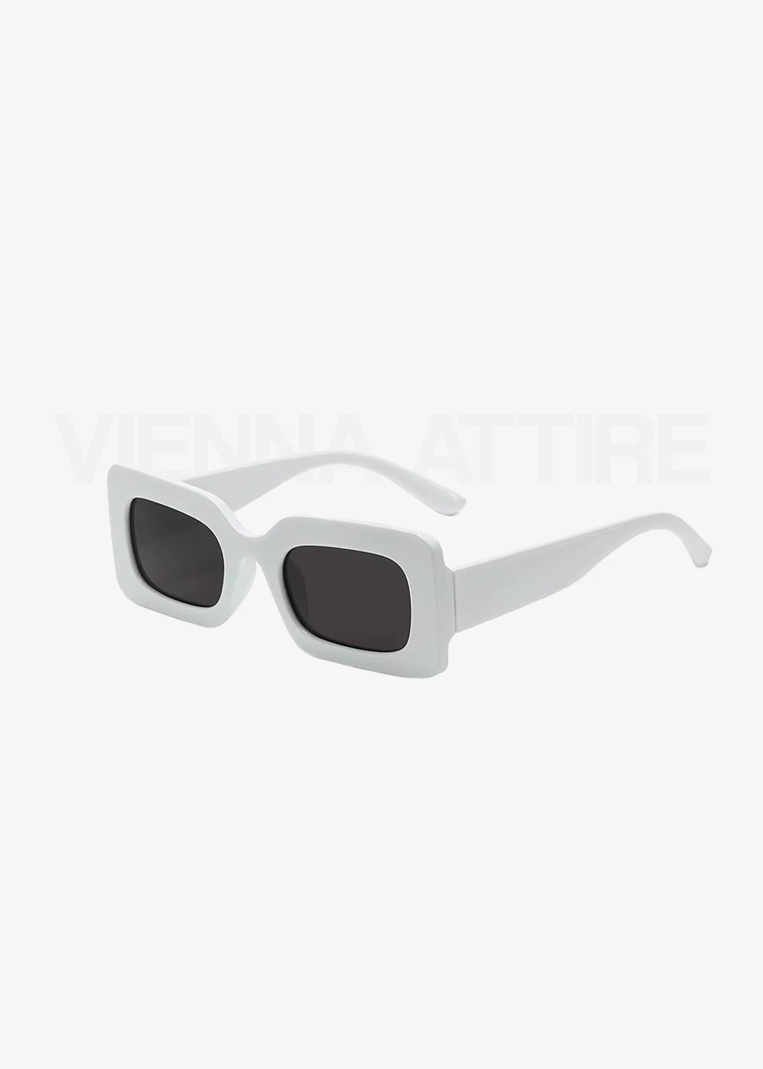 Lea Noir – Geometric Statement Sunglasses