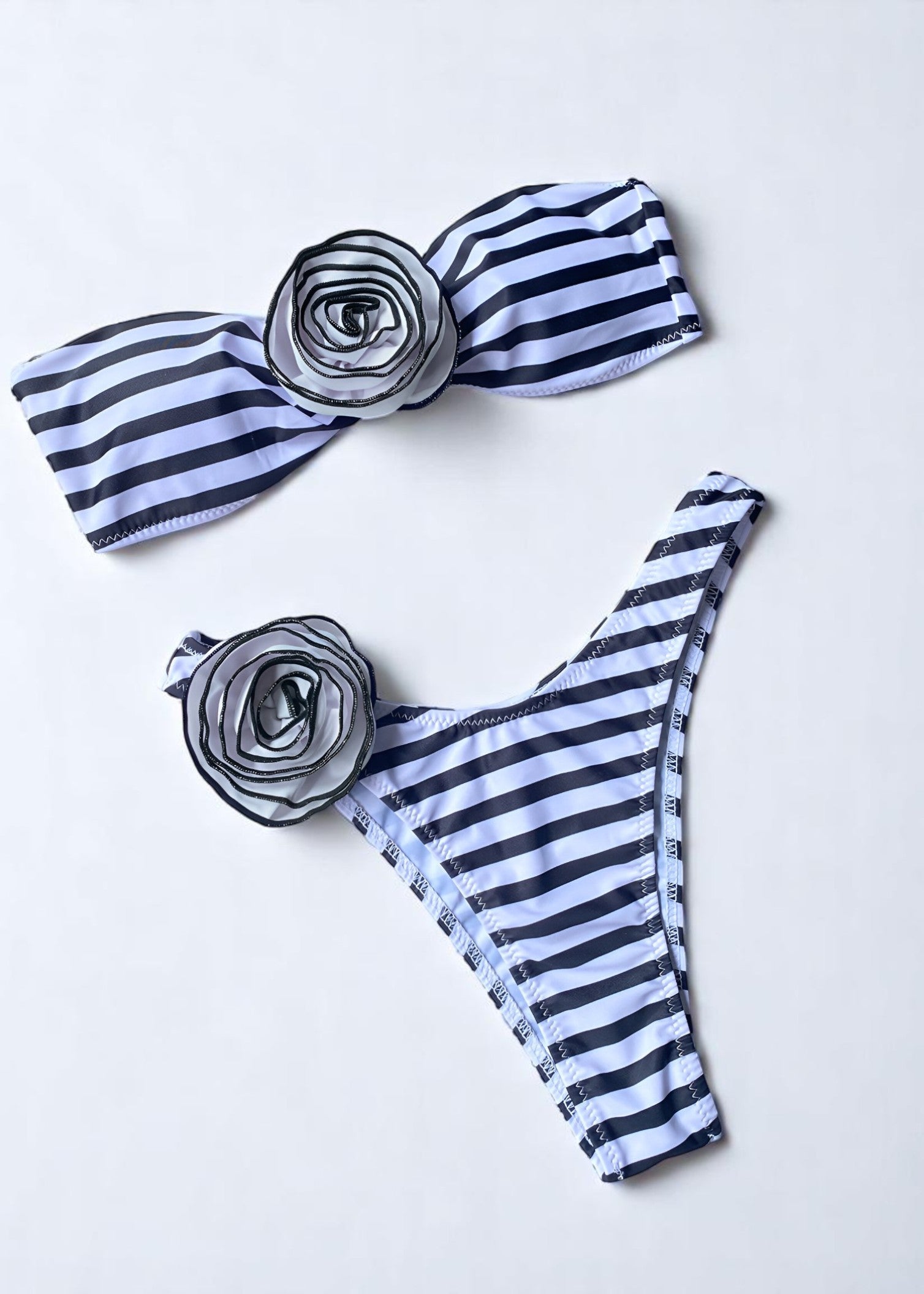 Fleur Bikini Set – Feminine Elegance Meets Beach Vibes