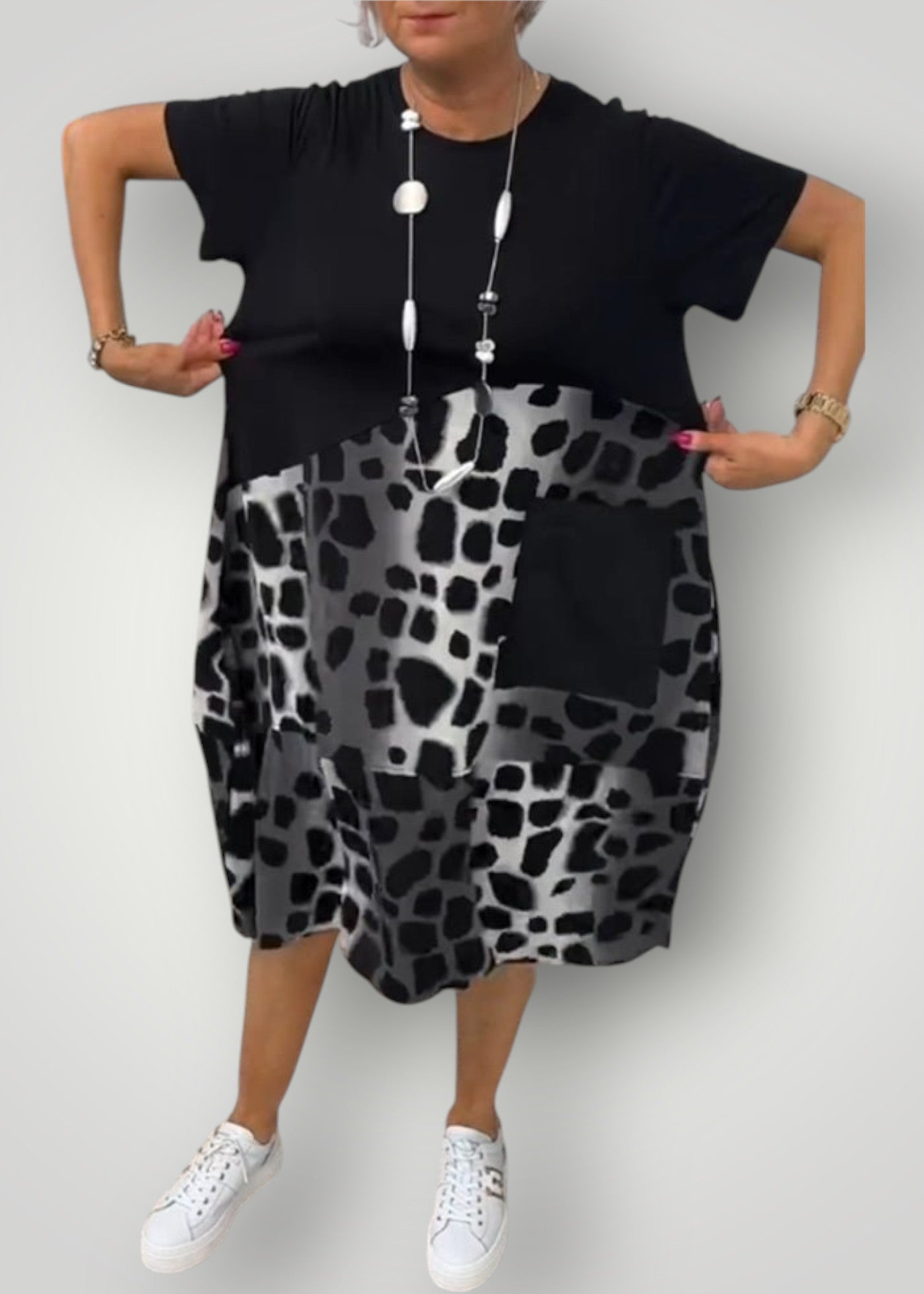 Leona – Casual Midi Dress with Modern Print and Pocket