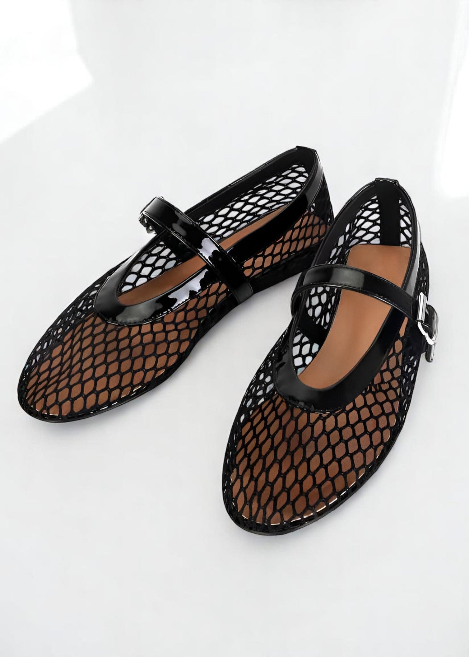 Luna Mesh Flats – Trendy. Airy. Statement.