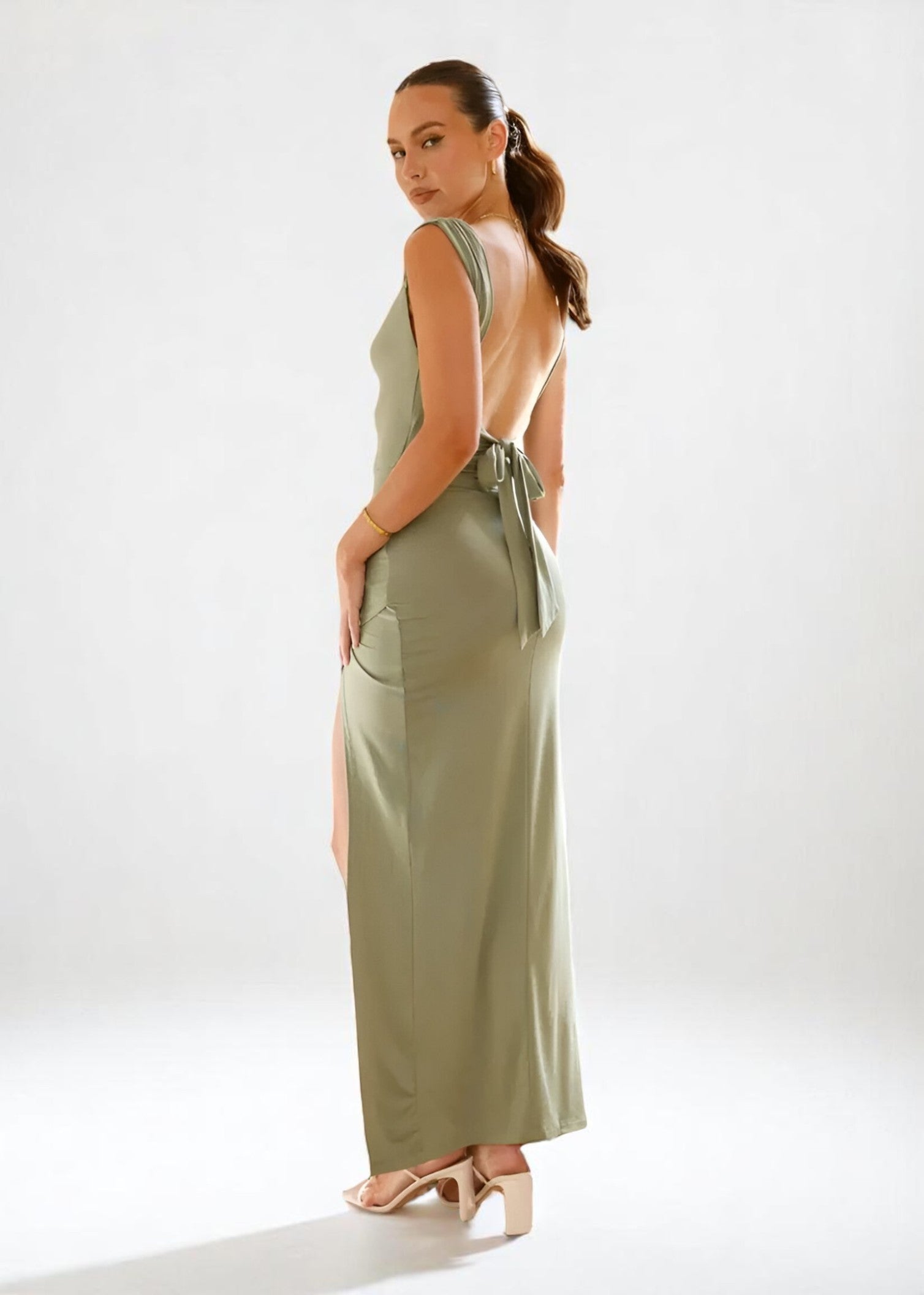 Lina – Figure-Hugging Maxi Dress with Back Detail