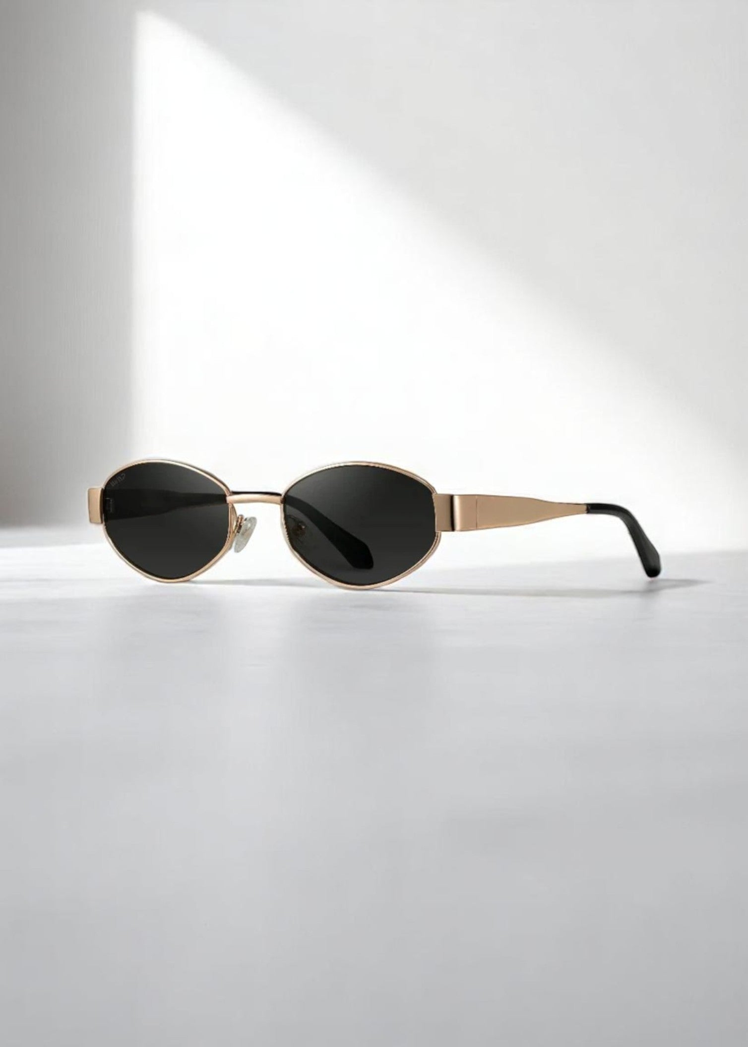 Eternal Elegance – Oval Sunglasses in Vintage Style