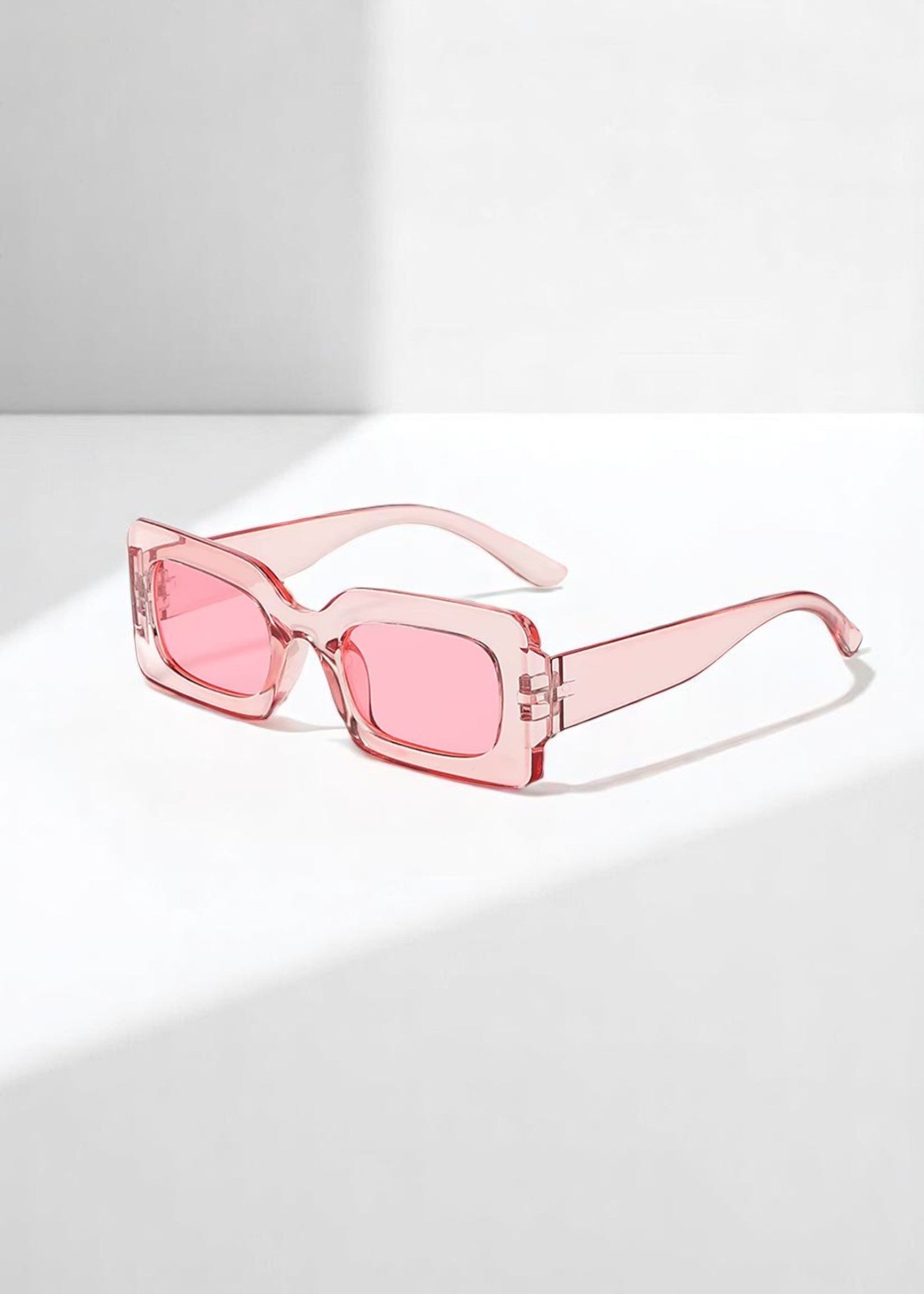 Lea Noir – Geometric Statement Sunglasses Transparent