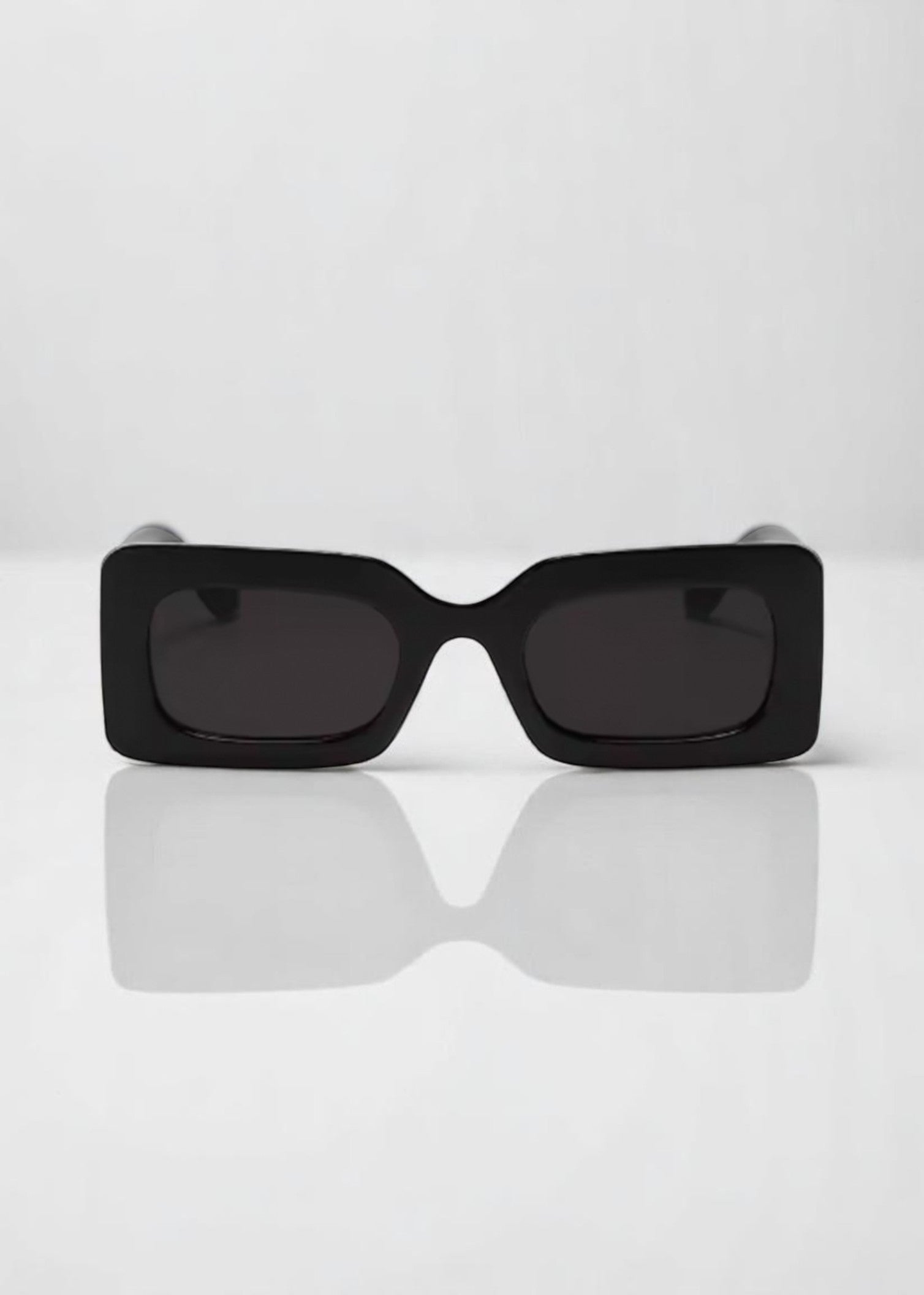Lea Noir – Geometric Statement Sunglasses