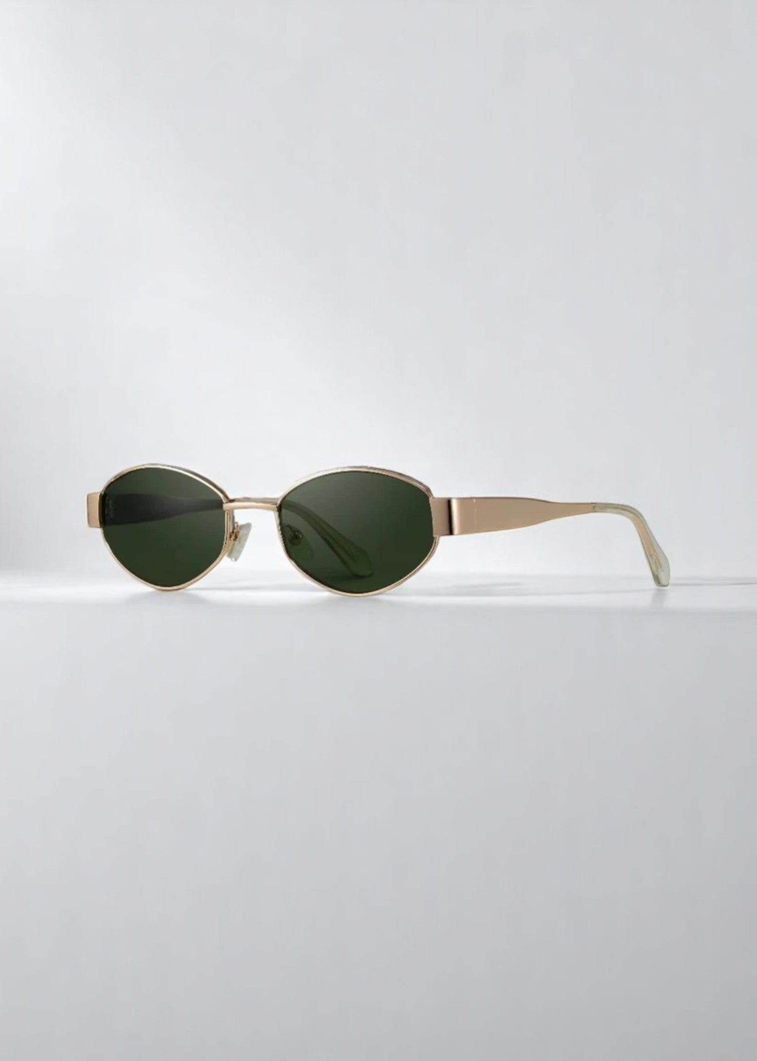 Eternal Elegance – Oval Sunglasses in Vintage Style